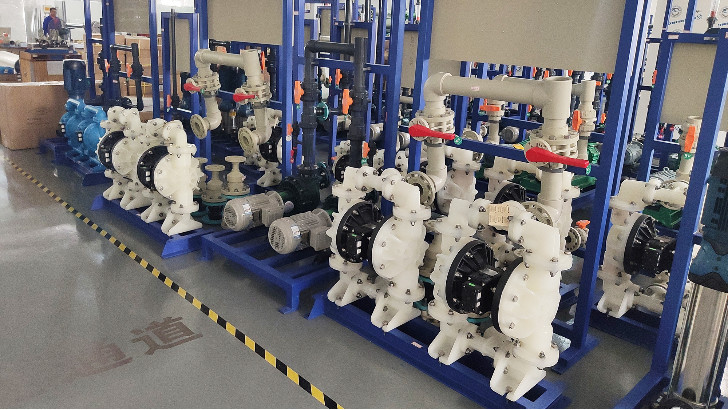 污水處理設(shè)備中耐酸堿磁力泵如何維修