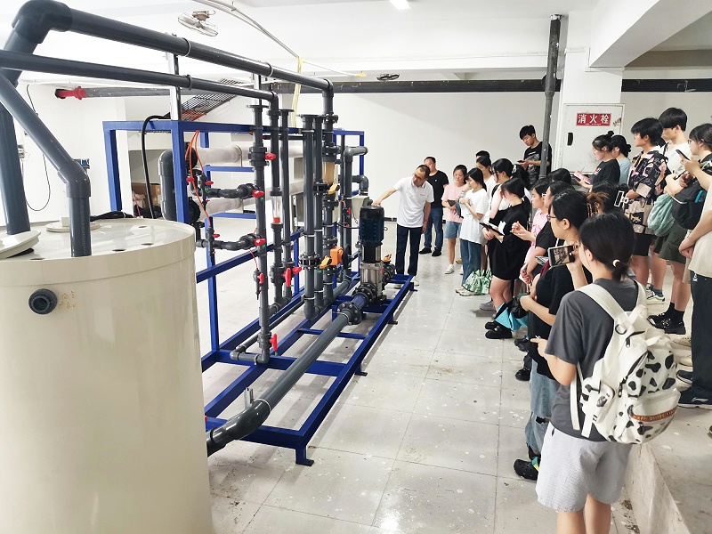 重慶依斯倍走進重慶工商大學“廢水處理”課堂