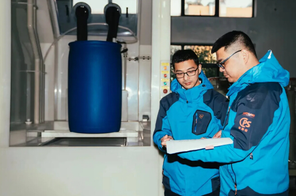 依斯倍環(huán)保研發(fā)團(tuán)隊(duì)