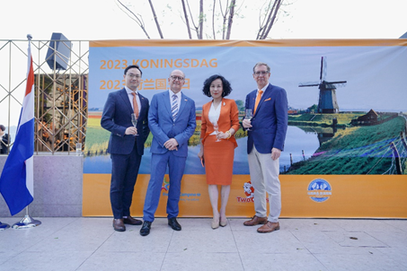 依斯倍受邀參加荷蘭國(guó)王日1